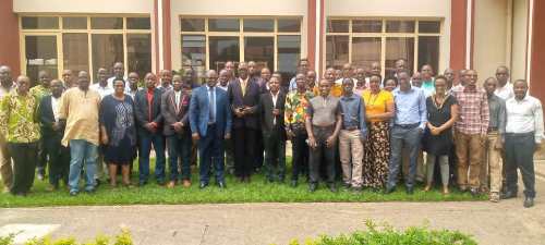 Photo de groupe des participants à l'atelier de validation