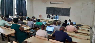 Participants au séminaire du CRELS avec ordinateurs