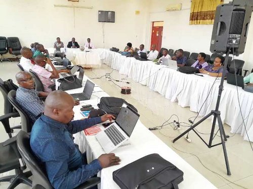 Participants à l'atelier de validation sur l'autoévaluation