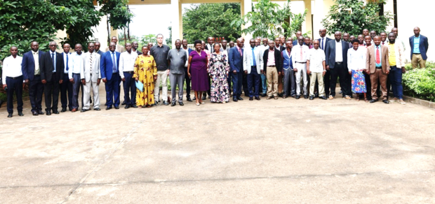 Photo de groupe du personnel de l'ENS