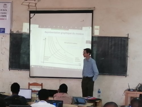 Présentation d'un modèle mathématique lors de l'Ecole CIMPA