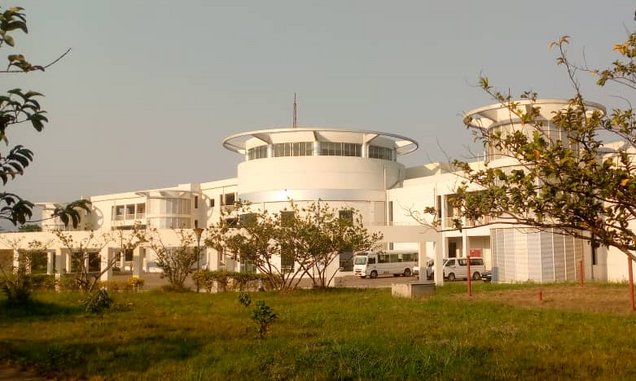 Vue extérieure du bâtiment principal de l'Ecole Normale Supérieure