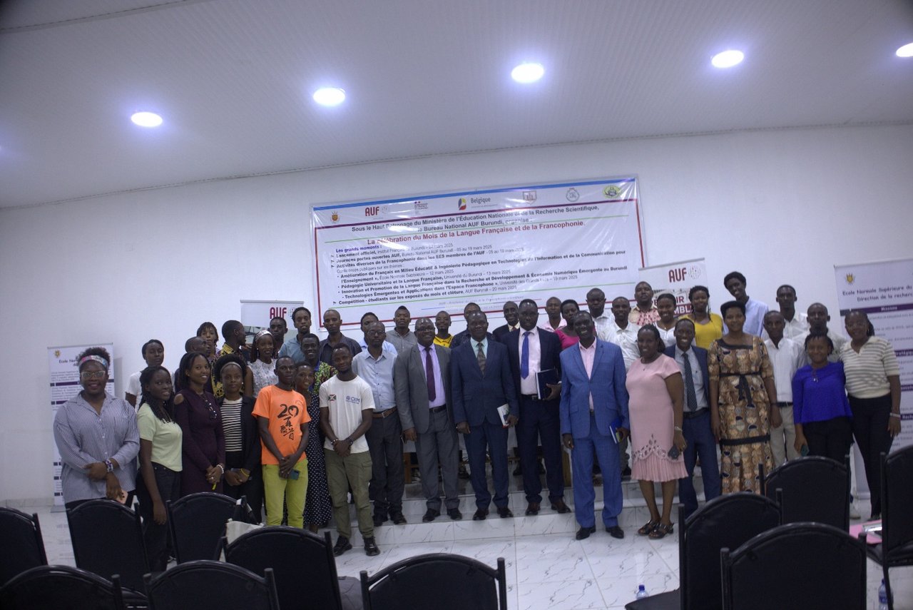 Photo de groupe lors de la célébration du mois de la Francophonie