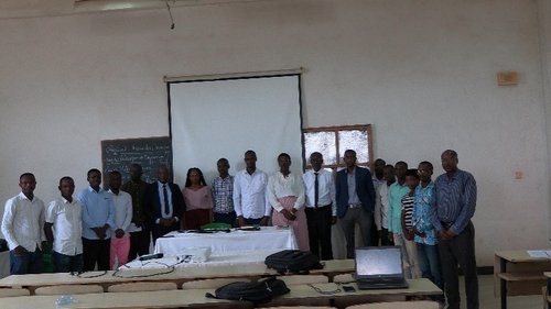 Photo de groupe des participants au séminaire du CRESA