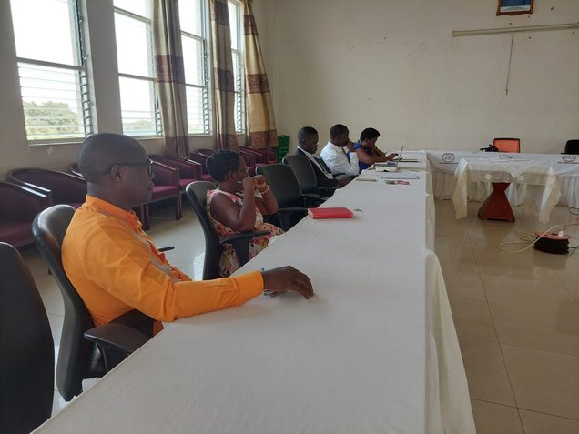 Réunion restreinte lors des discussions avec la délégation