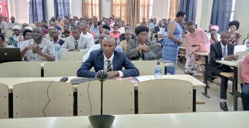 Participants attending an ENS Burundi academic meeting in a lecture hall