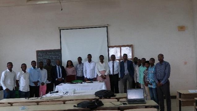 Photo de groupe des participants au séminaire du CRESA