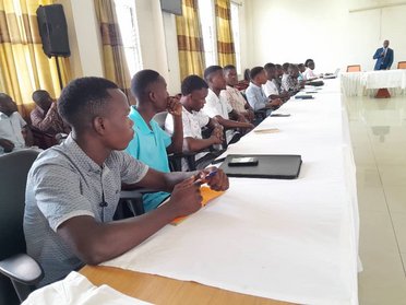 Étudiants réunis lors de la rencontre avec la Direction de l'Assurance Qualité